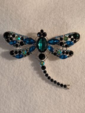DRAGON FLY IN FLIGHT BROOCH/PENDANT. RHONESTONE ACCENTS. NO CHAIN. 20TH CENTURY.
